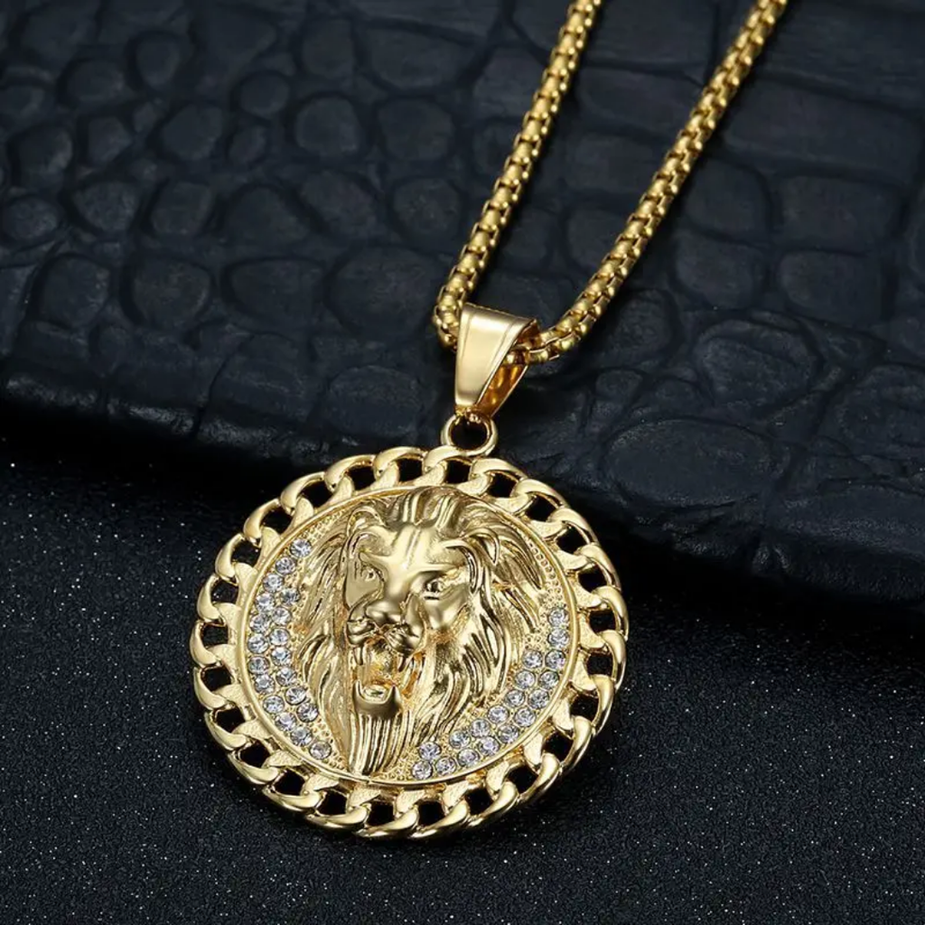 1065 Lion Head Rhinestone Pendant – Gold-Plated Stainless Steel