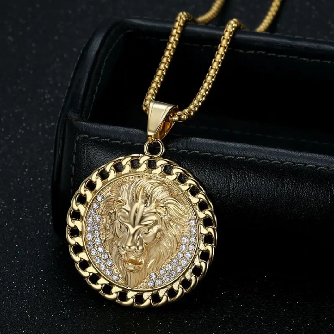 1065 Lion Head Rhinestone Pendant – Gold-Plated Stainless Steel